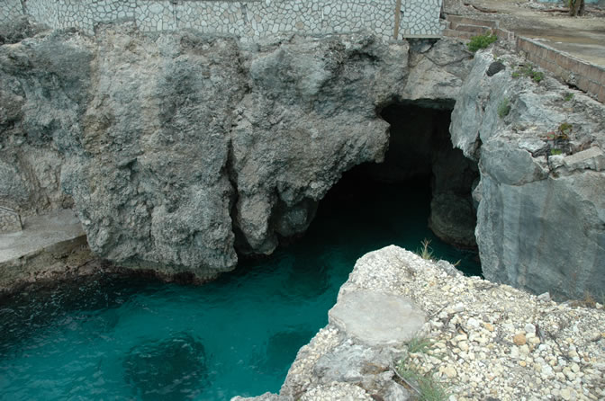 World Famous Rick's Cafe - Negril's West End Cliffs - Rebuilding After Ivan - Negril Travel Guide, Negril Jamaica WI - http://www.negriltravelguide.com - info@negriltravelguide.com...!